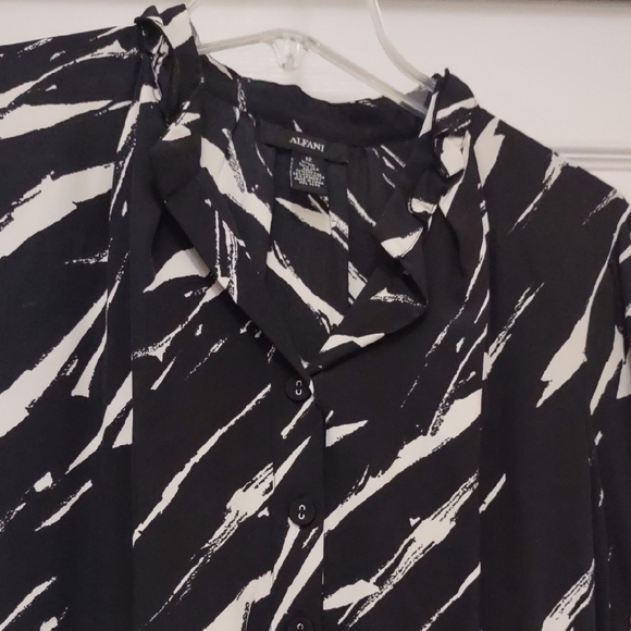 Alfani Black and White 100% Silk Blouse Size 12 - Picture 2 of 6